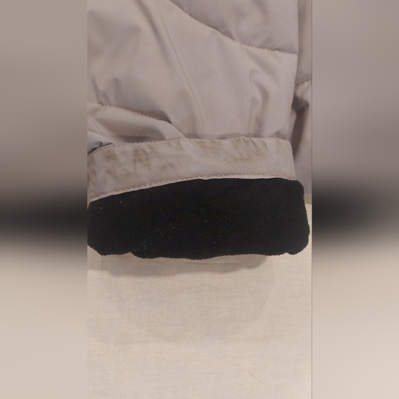 Elegant Beige Puffer Jacket for Women - Picture 10 of 16